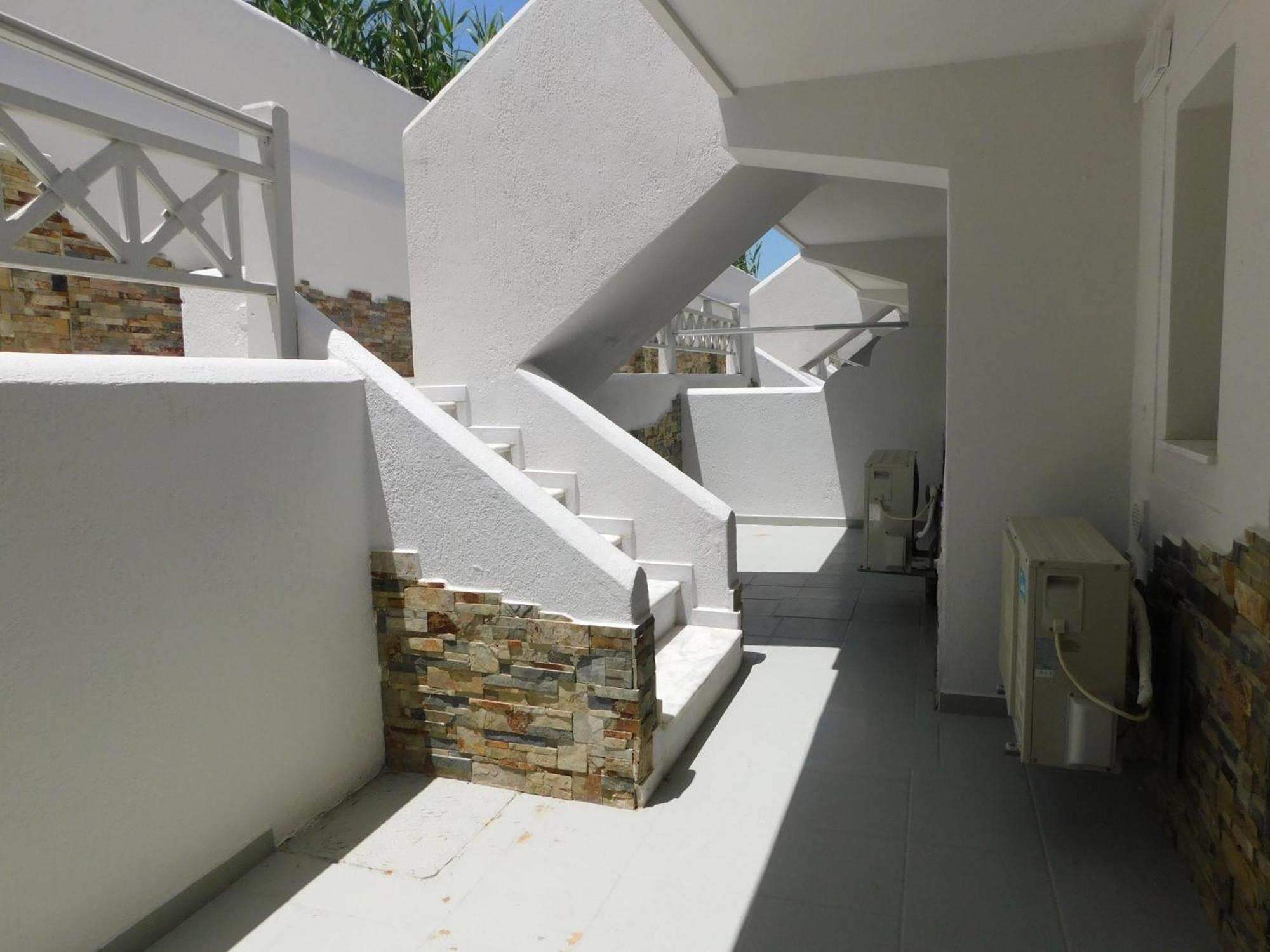 Happy Fish Rooms- Beachfront Perissa  Exterior foto