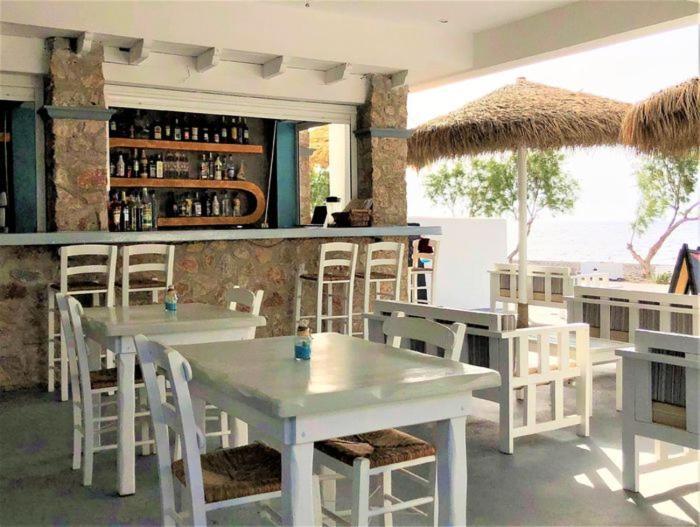 Happy Fish Rooms- Beachfront Perissa  Exterior foto